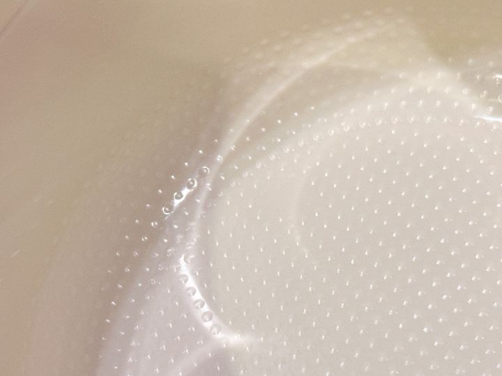 底に凹凸がある容器（大）