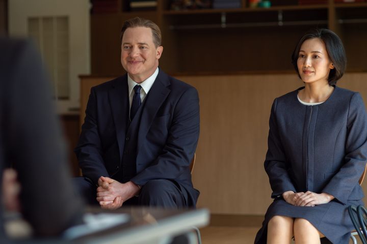 顧客の瞳（篠崎しの）に頼まれ、「代理父親」として小学校の面談を受ける