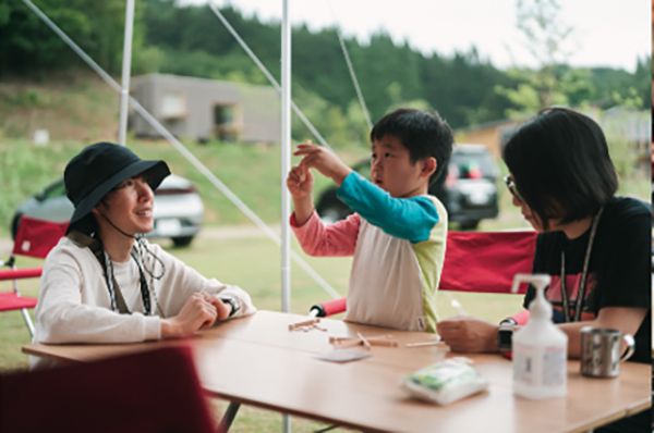 スノーピーク×イモトアヤコ「こどもピーク」プロジェクト始動、野遊びで生きる力育成