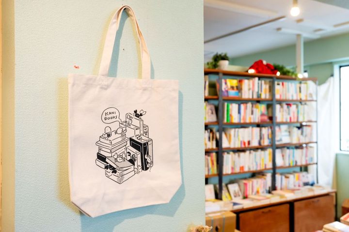 「蟹ブックス×スケラッコ トートバッグ」1650円