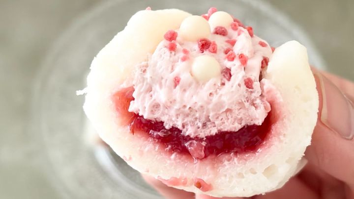 「とっても春」な味わいが美味！【セブン】人気キャラとのコラボスイーツ