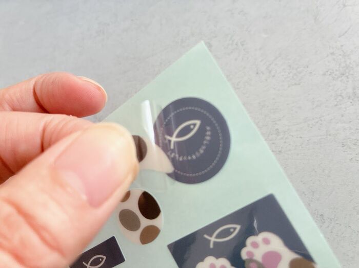 【ダイソー】ただの『猫シール』かと思ったら…いい仕事するんです♡謎の便利グッズのヒミツに迫る！