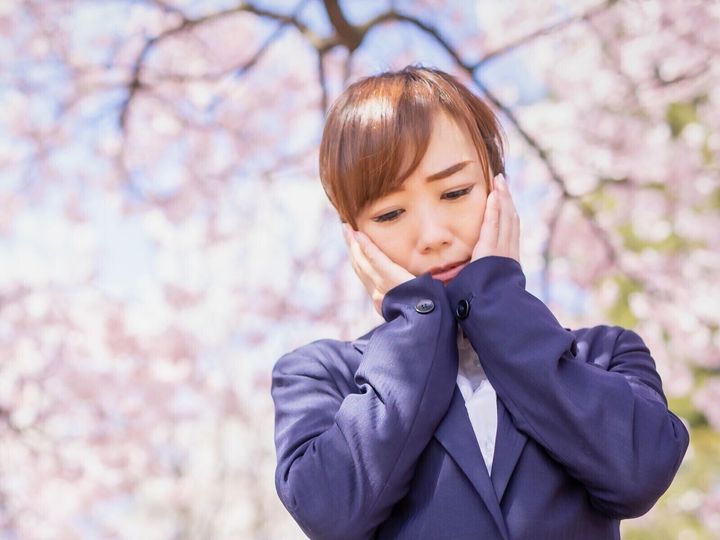 【公認心理師が回答】春先の「木の芽どき」は、憂うつ感や不調を感じやすくなる季節です。春先のストレスへの向き合い方と、健やかな心身を保つためにできる手軽な対策法をご紹介します。（※画像：Shutterstock.com）