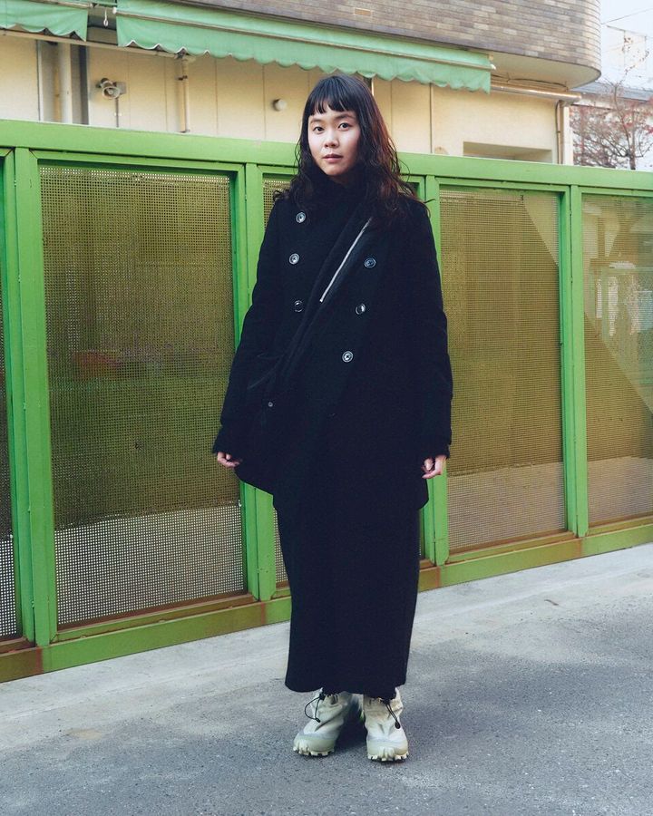 【スナップ】モードライクに黒でまとめて足元のみ色みを入れる