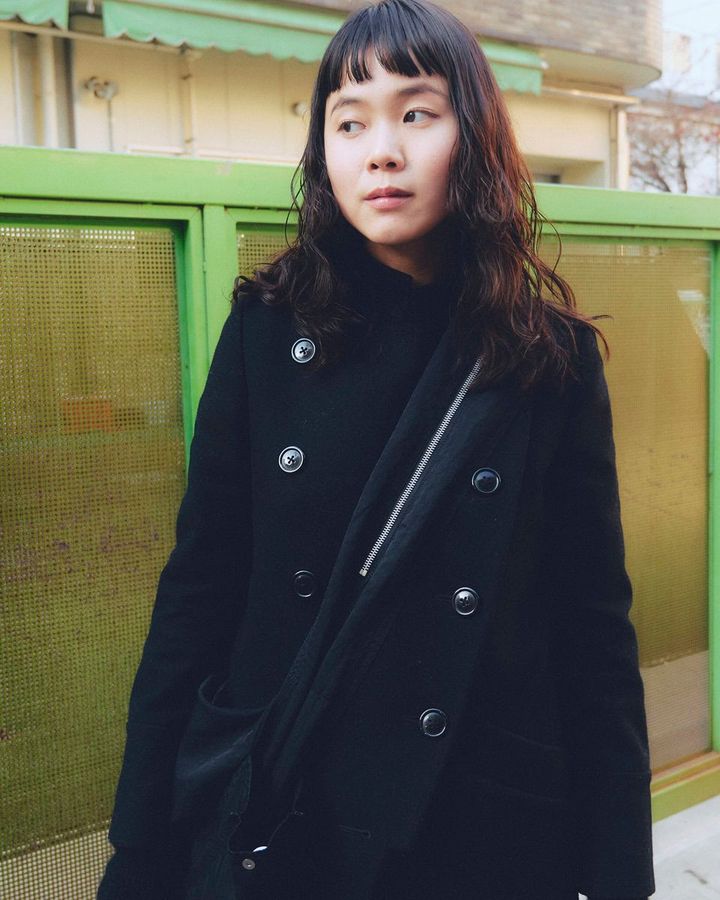 【スナップ】モードライクに黒でまとめて足元のみ色みを入れる