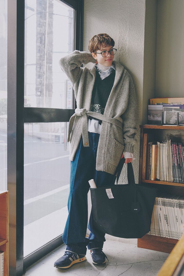 濃紺デニムに合わせたいのは、やっぱりカラーセーター！お手本コーデ4選