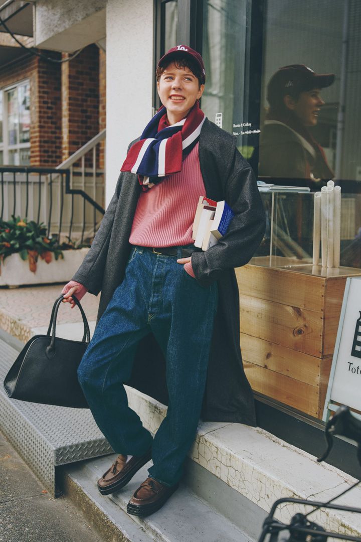 濃紺デニムに合わせたいのは、やっぱりカラーセーター！お手本コーデ4選