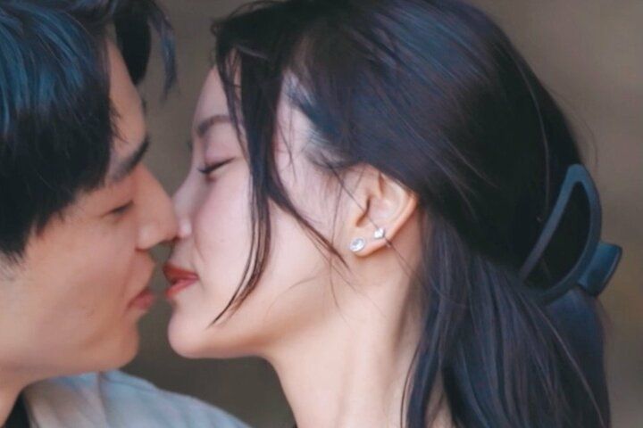 【写真・画像】元AKB48、“吉沢亮似”俳優から器用なキスを何度もされメロメロ…「恋しちゃってる」 1枚目