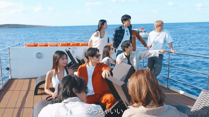 【写真・画像】元AKB48、一つの浮き輪で元JR駅員の体の上にピタリ密着！ 水着姿での刺激的すぎる戯れに「おいおいおい！」「男の最終形」の声 2枚目