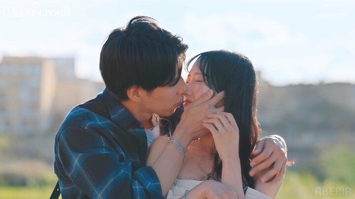 【写真・画像】オイルマッサージ中に突然のキス…“神スタイル”元社長秘書、イケメン内科医と大胆スキンシップ「恥ずかしい」 4枚目