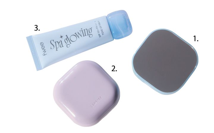 質感のちがいにフォーカスすれば、透明感も盛りながら小顔効果も欲張れる2026年トレンドのベースメイク。使用アイテムは、右からラネージュのネオクッション ミュイ、ネオ トーンアップ フィニッシュパウダー、フィーのスパグロウUVトーンアップベース 02