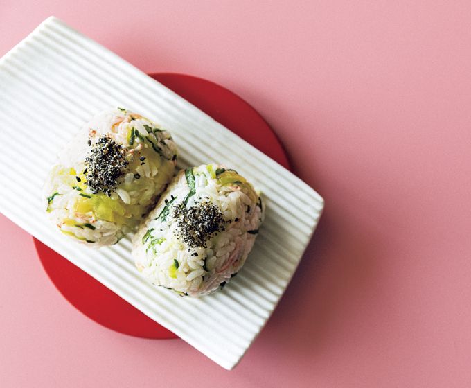 【長谷川あかりさんのおにぎりレシピ】火を使わずに混ぜるだけでOK「基本の塩おにぎり」＆「三色おにぎり」の作り方の画像5