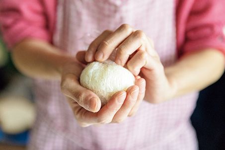 【長谷川あかりさんのおにぎりレシピ】火を使わずに混ぜるだけでOK「基本の塩おにぎり」＆「三色おにぎり」の作り方の画像4