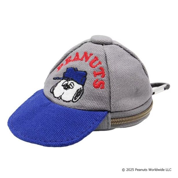 キャップをかぶったオラフの刺しゅうが目を引く「キャップポーチ ツートーン」