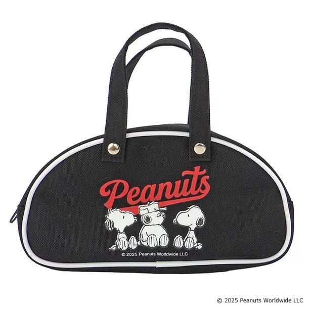 スヌーピーときょうだい3匹が並んだ「レトロバッグポーチ BK」