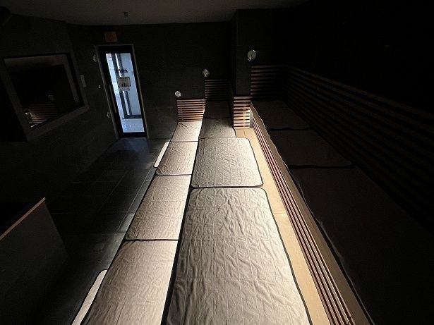 最大30名まで入れるサウナ室
