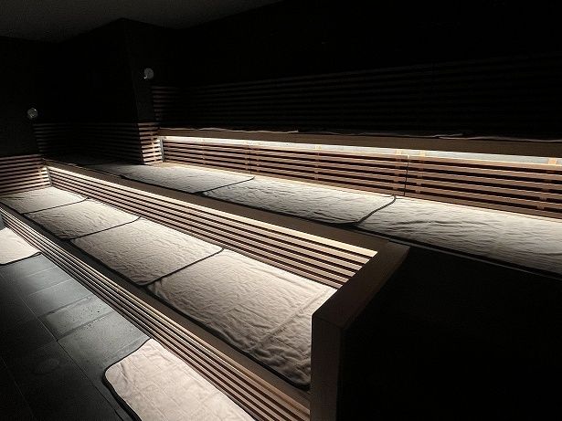 座面は3段あるが、床面からも熱が出ているので足元まで温かい