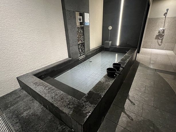 サウナ室を出たらすぐにシャワーで汗を流して水風呂へ行ける動線
