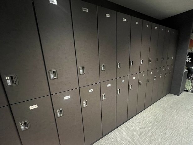 男性側は色が違うだけで印象も変わる