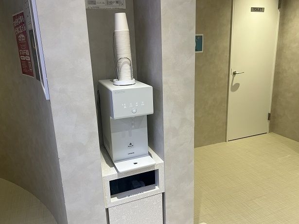 脱衣所にある給水器で水分補給