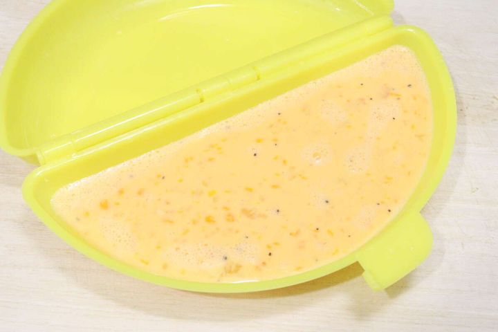 レンジで簡単！オムレツ 溶き卵投入