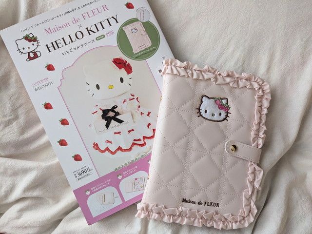 Maison de FLEUR×HELLO KITTY いちごマルチケースBOOK PINKと付録