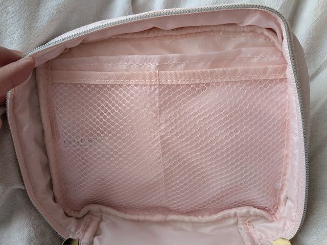 いちご宝物ケース 内部（メッシュポケット）