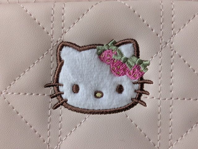 ハローキティ刺繍ワッペンアップ