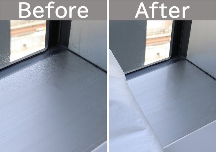 ダイソーの災害対策用吸水シートで窓辺を掃除する