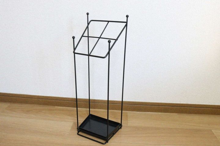 ダイソーのスチール素材のおしゃれな傘立て