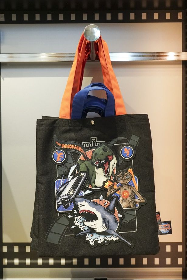 E.Tやバック・トゥ・ザ・フューチャーがデザインされたトートバッグは日常使いにピッタリ