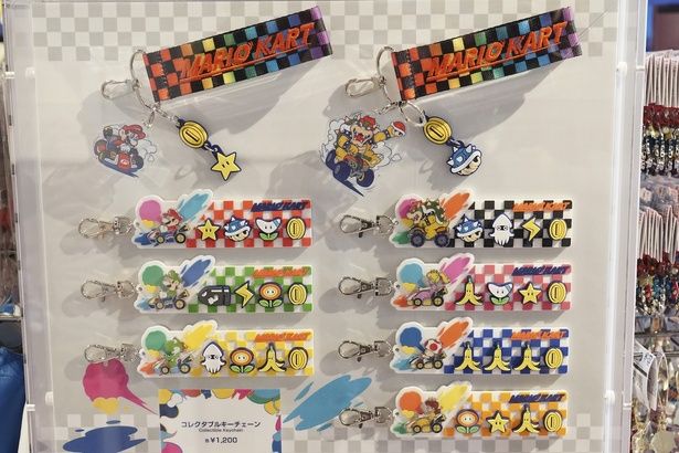 コレクタブルキーチェーンは全9種。キャラクターごとに色やアイコンが異なる