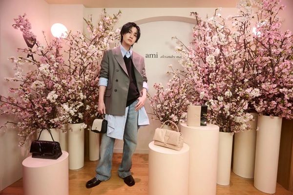 【東京都渋谷区】Ami Parisが、表参道で長期開催中のポップアップストア＆カフェで桜の装飾を実施