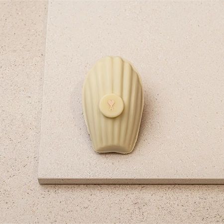 【東京都渋谷区】Ami Parisが、表参道で長期開催中のポップアップストア＆カフェで桜の装飾を実施