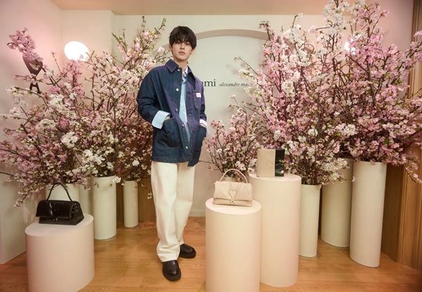 【東京都渋谷区】Ami Parisが、表参道で長期開催中のポップアップストア＆カフェで桜の装飾を実施