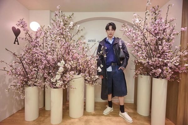 【東京都渋谷区】Ami Parisが、表参道で長期開催中のポップアップストア＆カフェで桜の装飾を実施