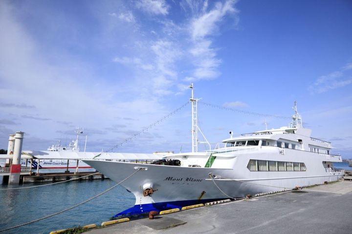 食事付きのクルージングを楽しめる豪華客船「モンブラン」