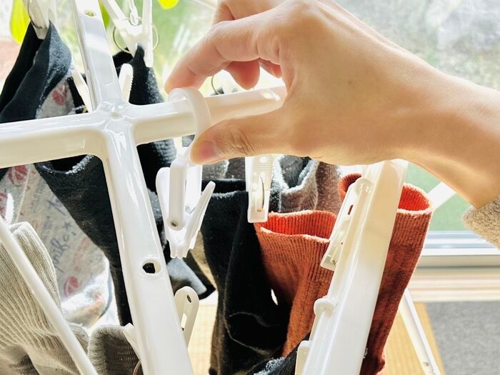 【セリア】なにこれ天才だ…！まさかの『くるくる回る洗濯ピンチ』が110円とは思えない便利さ♡