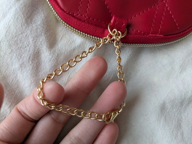 いちごチャームポーチ ゴールドチェーン