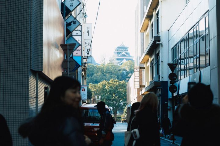 OMOレンジャーさんイチオシの熊本城見学スポットは上通アーケードの路地から。