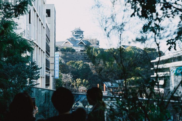 ホテル内「凸凹（でこぼこ）テラス」からは熊本城が見られます。