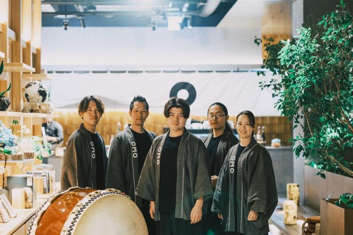 演奏をしてくださった「音屋～Oto-ya～」の方々。思いのこもった演奏に観客の拍手がロビーに鳴り響いていました。