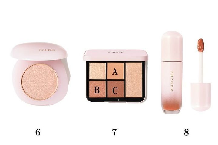 ６ スナイデル ユーフォリック グロウ ブラッシュ 05 ￥3,300 ７ 同 フェイス スタイリスト n 01 ￥6,600／スナイデル ビュ ーティ ８ トーン ペタル ブルーミング グロス 02 ￥2,750