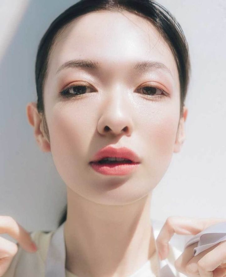 2026年最新トレンド「バンビコアメイク」ar風やり方＆おすすめコスメ ①ピンク×ブラウンでメロい♡アイメイクがポイントの愛され立体感メイク