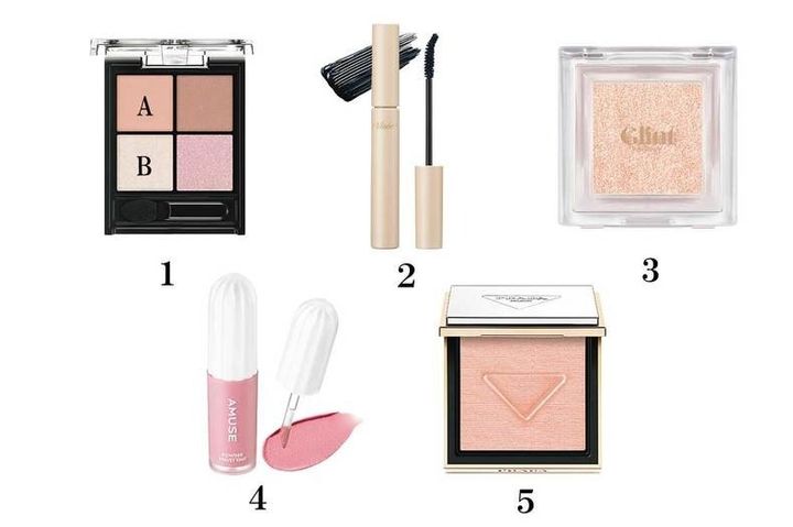 1 ケイト ポッピングシルエットシャドウ EX-5 ￥1,540（編集部調べ・数量限定）／カネボウ化粧品 2 ヴィセ ディテールフィット マスカラ 01 ￥1,540（編集部調べ）／コーセー 3 グリント ベイクドハイライター ローズピーチ ￥3,170／LG生活健康 4 アミューズ パウダーベルベットティント 01 ￥1,650／MARU 5 プラダ ビューティ プラダ ライト グローイング パウダー 02 ￥11,550（限定）