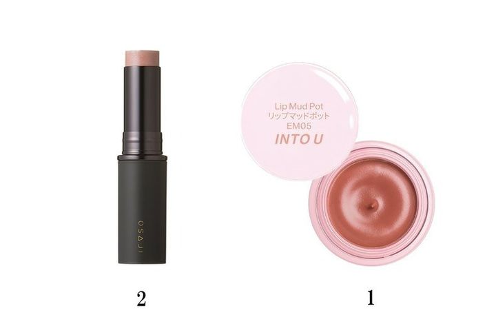 １イン トゥユー リップマッドポット EM05 ￥1,650／麗知 ２オサジ ニュアンス ビーム スティック EX02 ￥3,960（限定）