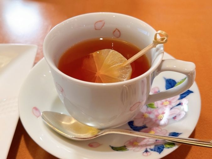 ホテルオークラ福岡 鉄板焼さざんか レモンティー