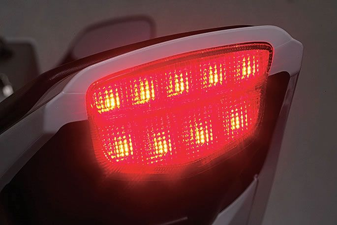 ［走行中にトラブル発生！］テールランプのタマ切れは即交換