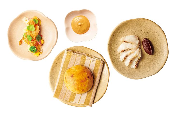 バンコク〈サート〉白身魚とココナッツの芽のサラダをココナッツナン、