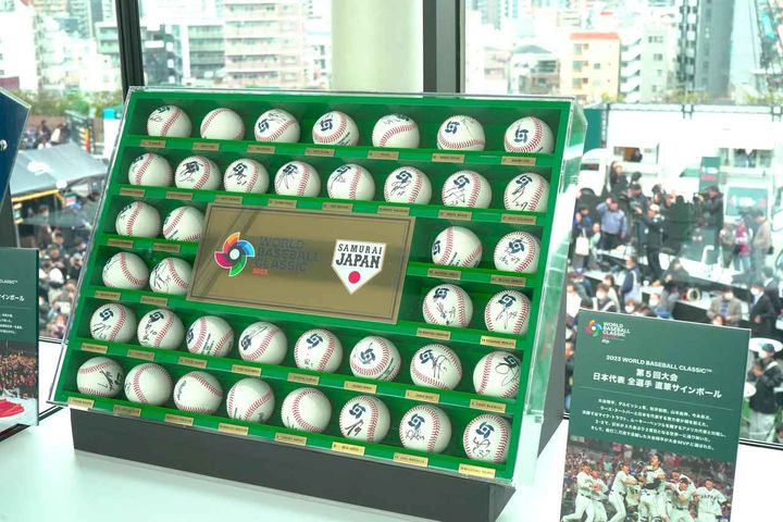 画像6: ユニフォームやサインボールなど貴重な展示も